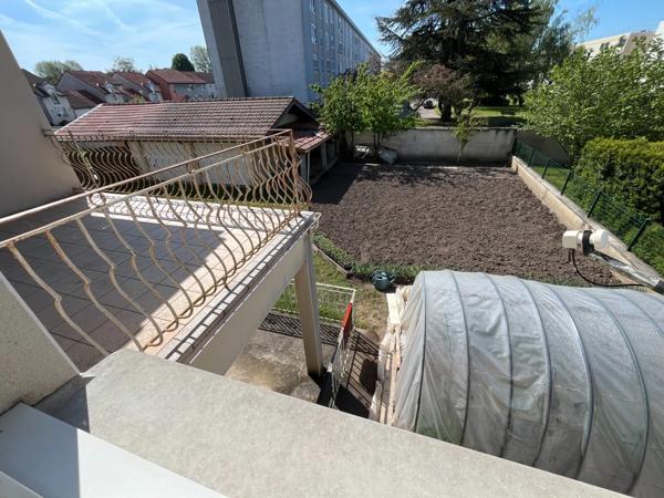 PAVILLON INDEPENDANT  AVEC 2 APPARTEMENTS DE 124.50M²