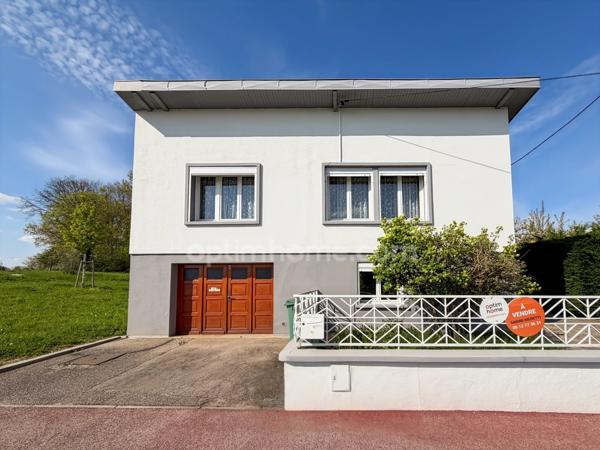 Maison individuelle 4 pièces avec jardin, garage et terrasse.