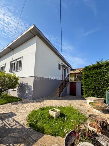 Maison individuelle 4 pièces avec jardin, garage et terrasse.