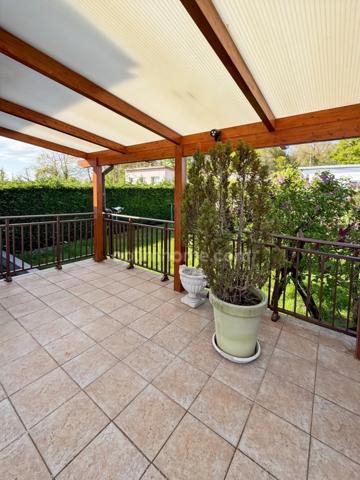 Maison individuelle 4 pièces avec jardin, garage et terrasse.