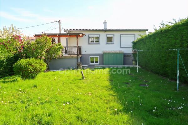 Maison individuelle 4 pièces avec jardin, garage et terrasse.
