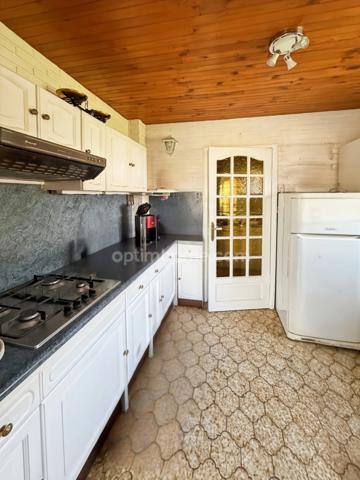 Maison individuelle 4 pièces avec jardin, garage et terrasse.