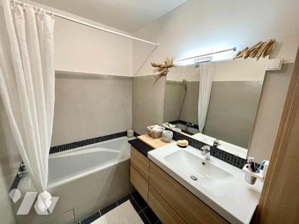 APPARTEMENT QUARTIER SAINT REMY
A VENDRE A REIMS. 
Appartement libre, au 2ème étage avec asce...