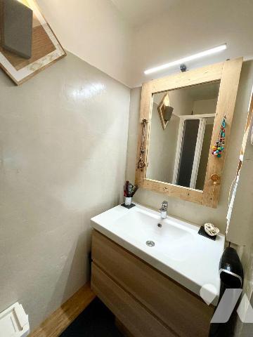 APPARTEMENT QUARTIER SAINT REMY
A VENDRE A REIMS. 
Appartement libre, au 2ème étage avec asce...