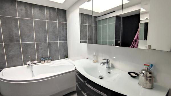 COUP DE CŒUR – MAISON DE CHARME ENTIÈREMENT RÉNOVÉE– JARDIN – DPE B