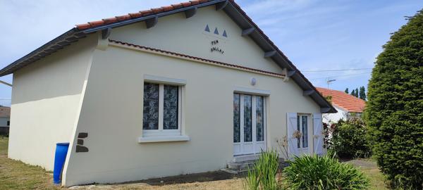 En vente à Saint-Michel-Chef-Chef : maison 4 pièces à rafraichir