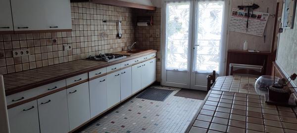 En vente à Saint-Michel-Chef-Chef : maison 4 pièces à rafraichir