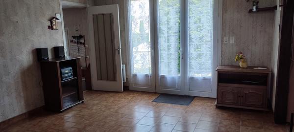 En vente à Saint-Michel-Chef-Chef : maison 4 pièces à rafraichir
