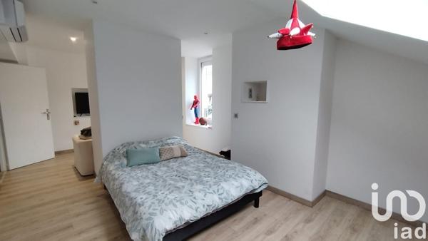 Maison 10 pièces de 315 m² à Oyonnax (01100)