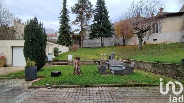 Maison 10 pièces de 315 m² à Oyonnax (01100)