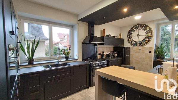 Maison 10 pièces de 315 m² à Oyonnax (01100)