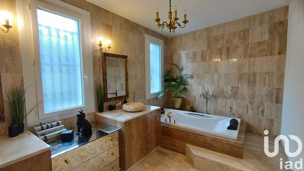 Maison 10 pièces de 315 m² à Oyonnax (01100)