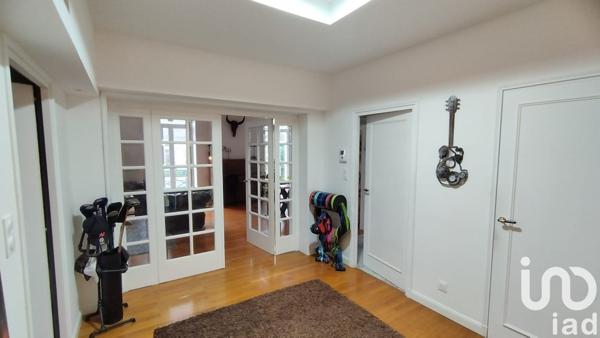 Maison 10 pièces de 315 m² à Oyonnax (01100)