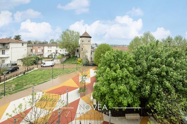 T2 intégralement rénové au coeur du village