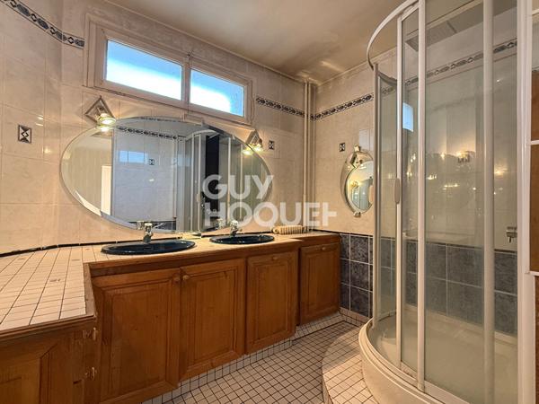 Spacieux T4 traversant quartier Montjoux