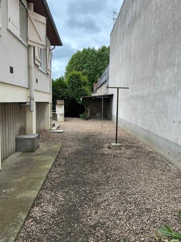 Maison avec fort potentiel – Quartier calme à Vierzon