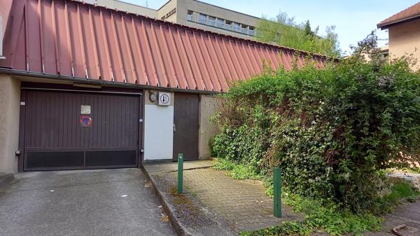 Parking · Location Grenoble (38000)