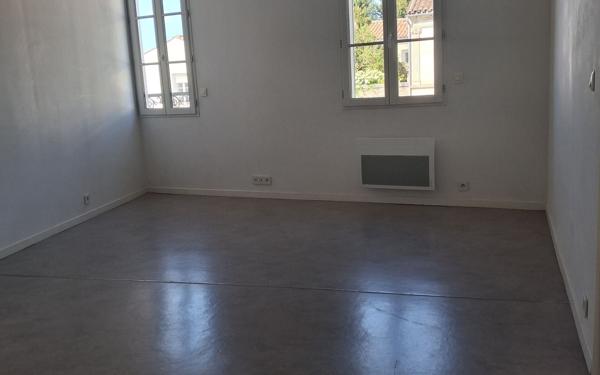 Appartement à louer    2 pièces •  Saintes