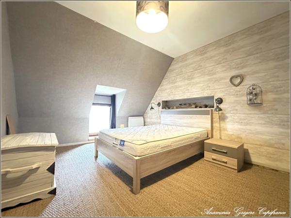 Investissement locatif meublé- loyer 680 € - Maison de village rénovée, 2 chambres, terrain 1113 m²