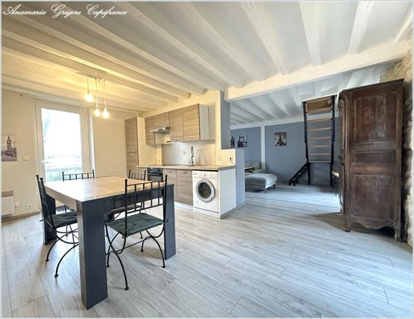 Investissement locatif meublé- loyer 680 € - Maison de village rénovée, 2 chambres, terrain 1113 m²