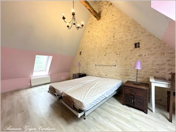 Investissement locatif meublé- loyer 680 € - Maison de village rénovée, 2 chambres, terrain 1113 m²