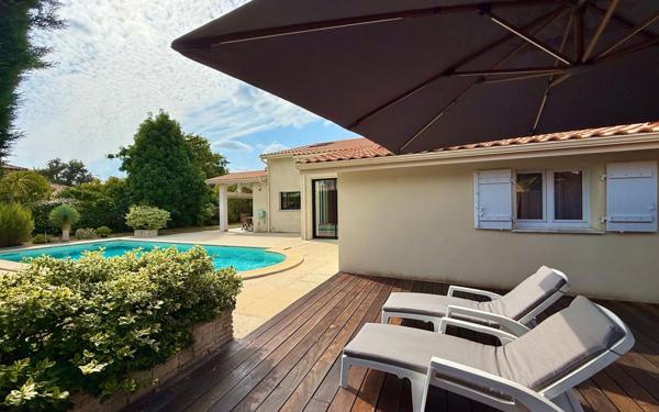 Maison à vendre    6 pièces •  Le Haillan