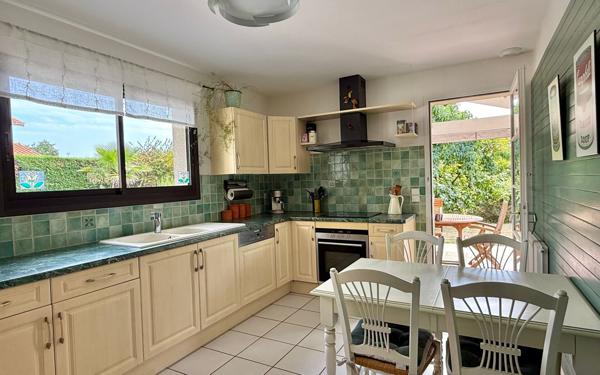 Maison à vendre    6 pièces •  Le Haillan