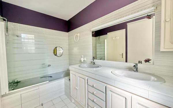 Maison à vendre    6 pièces •  Le Haillan