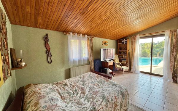 Maison à vendre    6 pièces •  Le Haillan