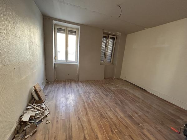 Immeuble de 198 m2 composé de 3 logements de type F3