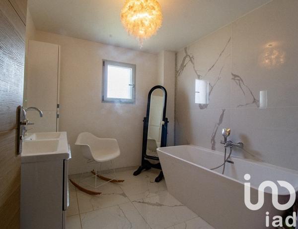 Maison 7 pièces de 160 m² à Sévrier (74320)