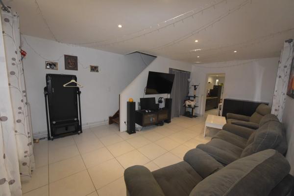 MAISON DE VILLAGE T4 AVEC JARDIN ENTIEREMENT RENOVEE