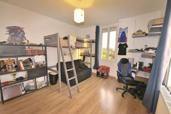 MAISON DE VILLAGE T4 AVEC JARDIN ENTIEREMENT RENOVEE