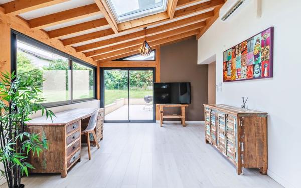 Maison à vendre    8 pièces • 160 m2 Champagne-au-Mont-d'Or