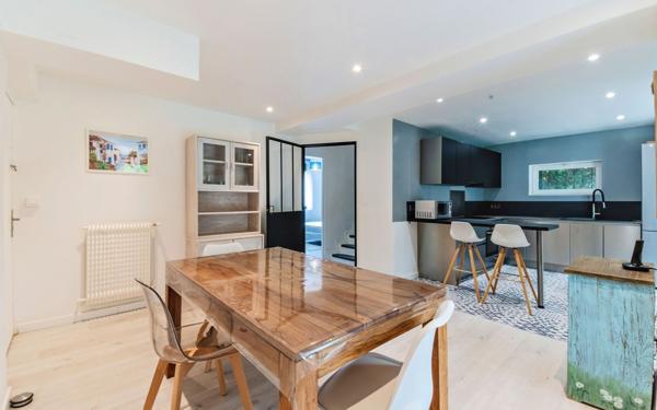 Maison à vendre    8 pièces • 160 m2 Champagne-au-Mont-d'Or