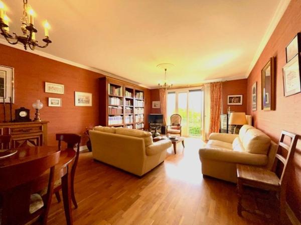 GRAND APPARTEMENT DE 120m2 - 3 CHAMBRES - CAVE - BOX