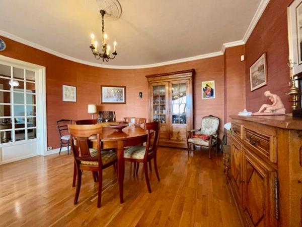 GRAND APPARTEMENT DE 120m2 - 3 CHAMBRES - CAVE - BOX
