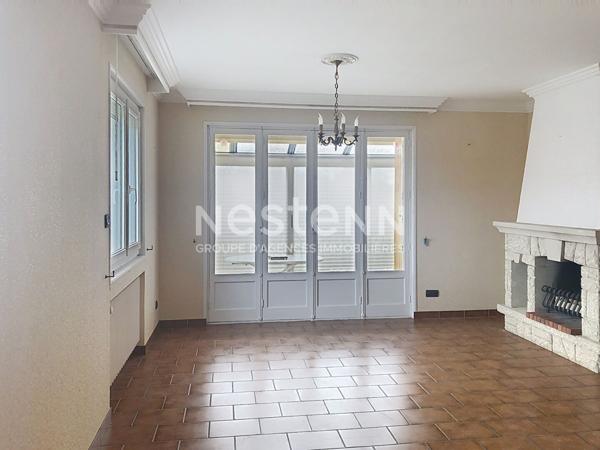 Belle maison de 110 m2 environ avec terrain plat et garage dans Centre Montfaucon