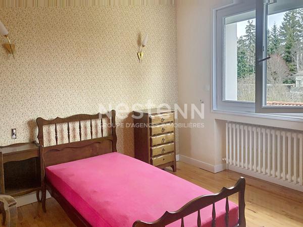 Belle maison de 110 m2 environ avec terrain plat et garage dans Centre Montfaucon