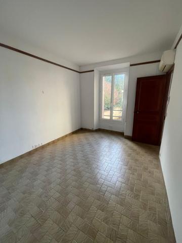 Appartement 3 pièces 43 m²  corbeil-Essonnes.