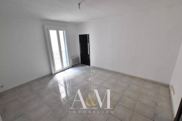 T2 60 m² avec 1 remise de 40 m² et cour