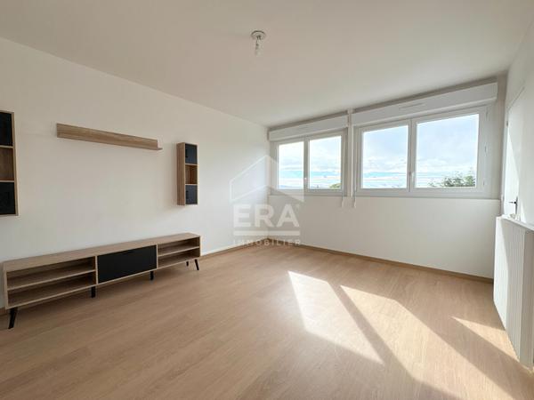 A LOUER 84120 PERTUIS QUARTIER PISCINE APPARTEMENT TYPE 3 PIECES AVEC LOGGIA, CAVE ET PLACE DE STATIONNEMENT