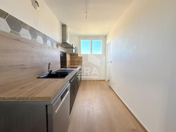 A LOUER 84120 PERTUIS QUARTIER PISCINE APPARTEMENT TYPE 3 PIECES AVEC LOGGIA, CAVE ET PLACE DE STATIONNEMENT