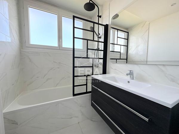 A LOUER 84120 PERTUIS QUARTIER PISCINE APPARTEMENT TYPE 3 PIECES AVEC LOGGIA, CAVE ET PLACE DE STATIONNEMENT