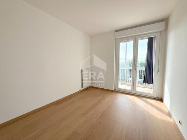 A LOUER 84120 PERTUIS QUARTIER PISCINE APPARTEMENT TYPE 3 PIECES AVEC LOGGIA, CAVE ET PLACE DE STATIONNEMENT
