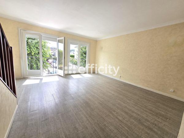 Maison
         4 pièces
        - 81 m² 252 000 € *