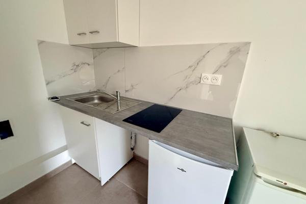 Appartement rénové rez de jardin,  de 23,2 m2 avec parking