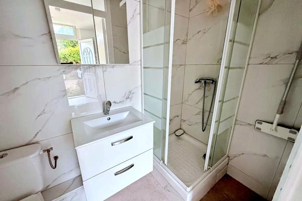 Appartement rénové rez de jardin,  de 23,2 m2 avec parking