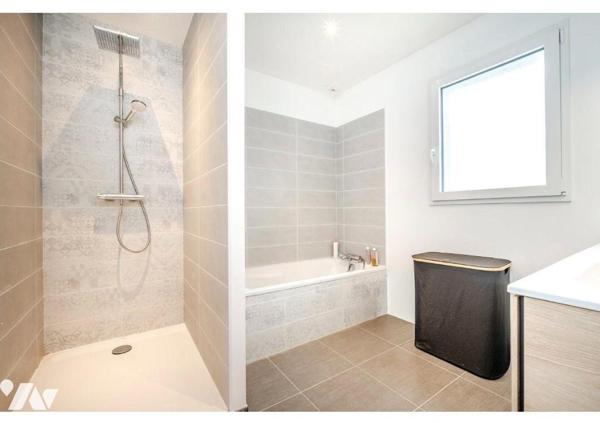 Maison a Vendre à BRIEC, en Finistère Sud (29), Quartier Résidentiel, Maison Contemporaine de 2...