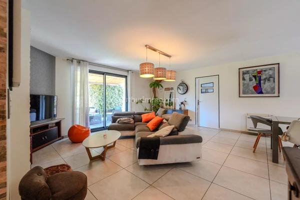 Vente                                                      Villa
                        
                     5 pièces                      107 m2                     à Draguignan